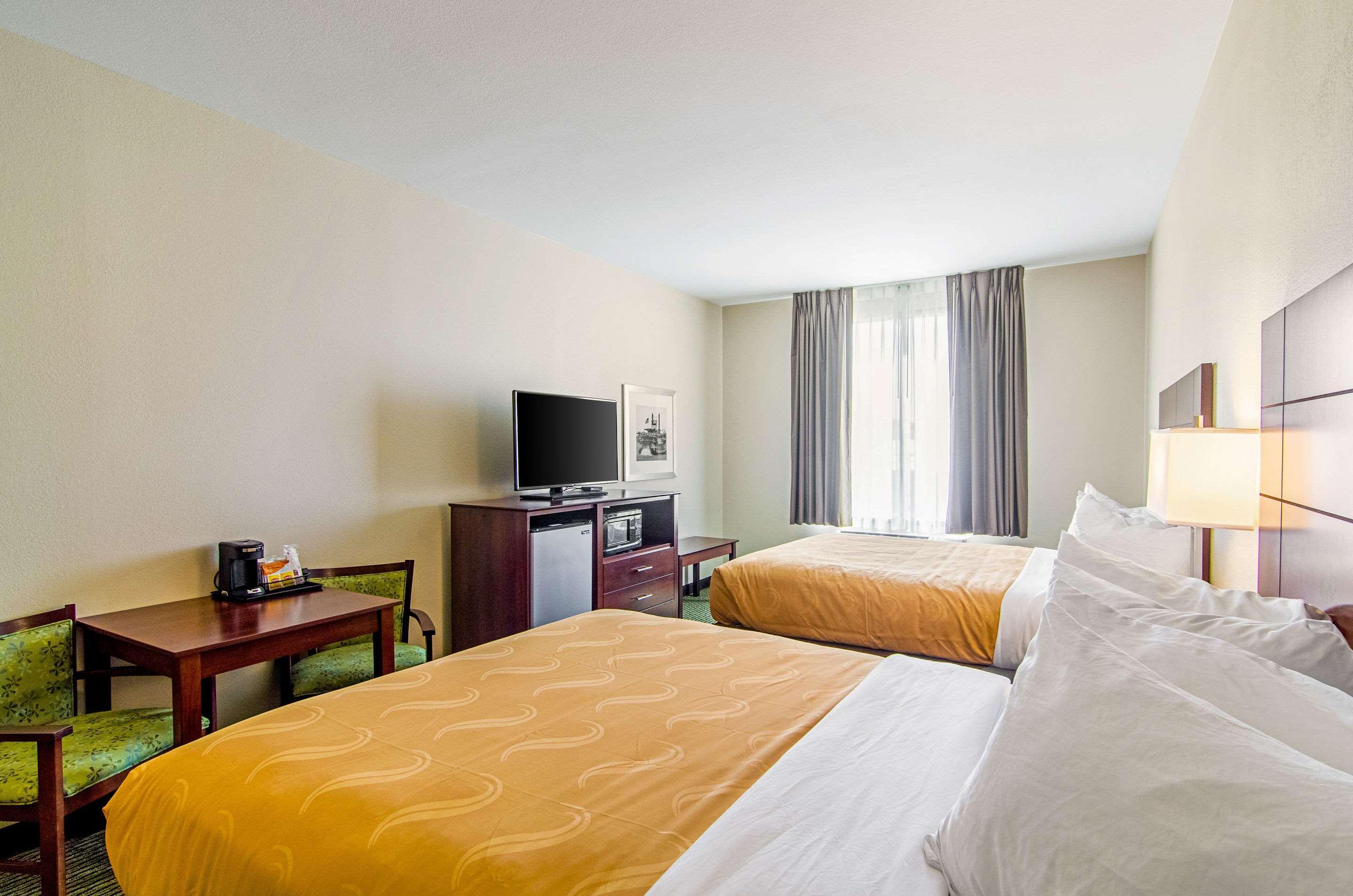 Quality Inn & Suites Near Tanger Outlet Mall Gonzales Ngoại thất bức ảnh