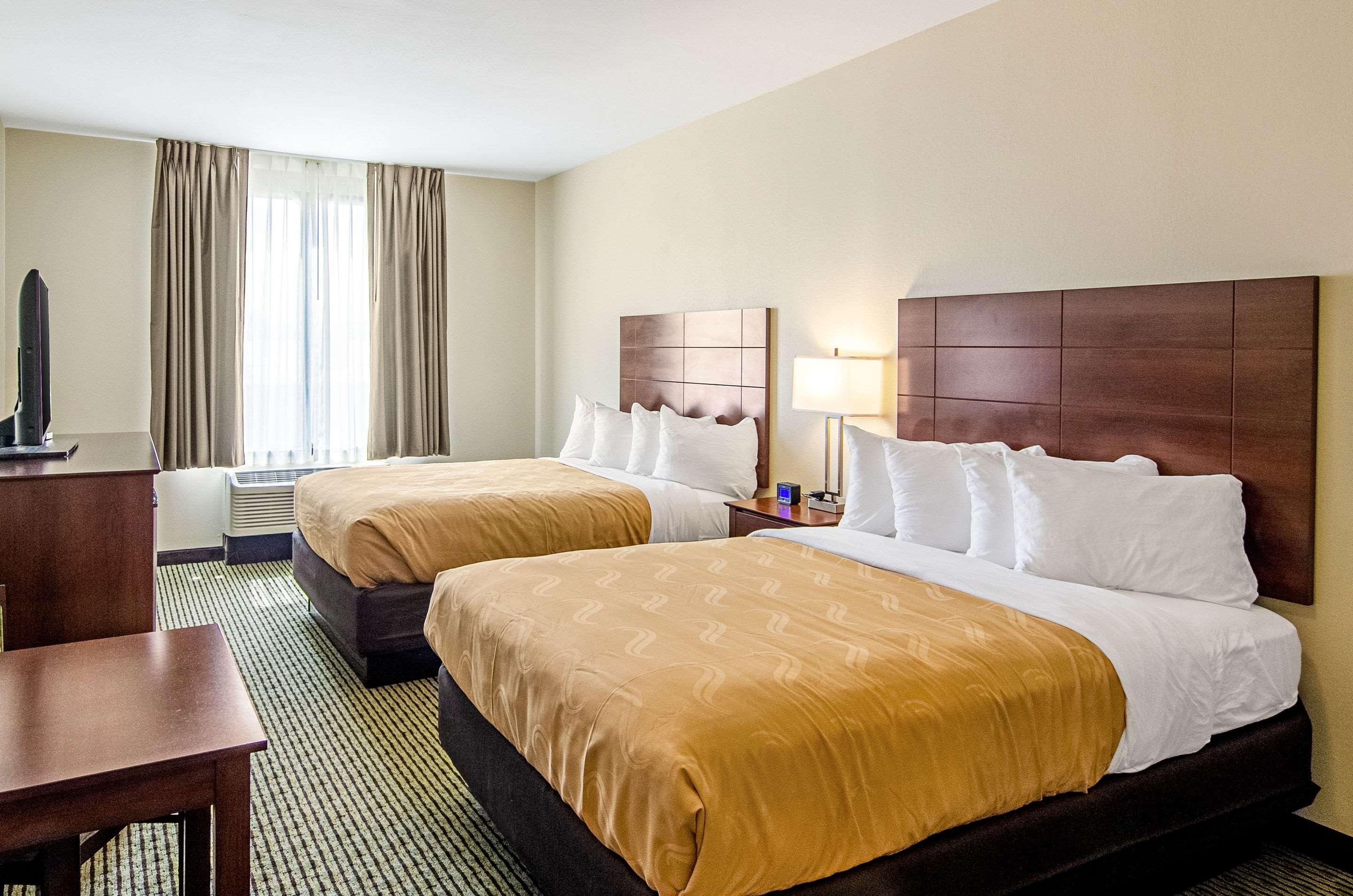 Quality Inn & Suites Near Tanger Outlet Mall Gonzales Ngoại thất bức ảnh