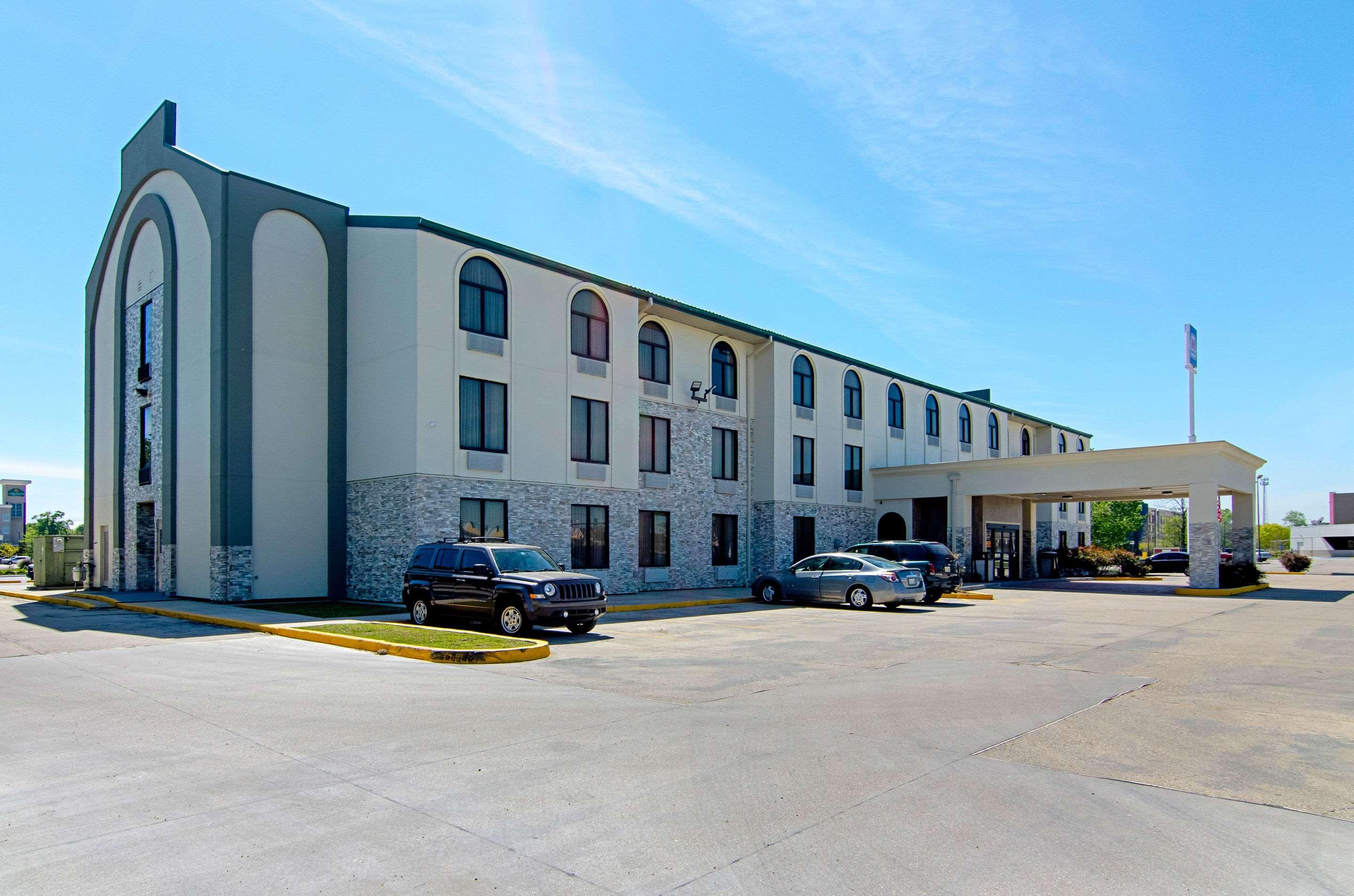 Quality Inn & Suites Near Tanger Outlet Mall Gonzales Ngoại thất bức ảnh