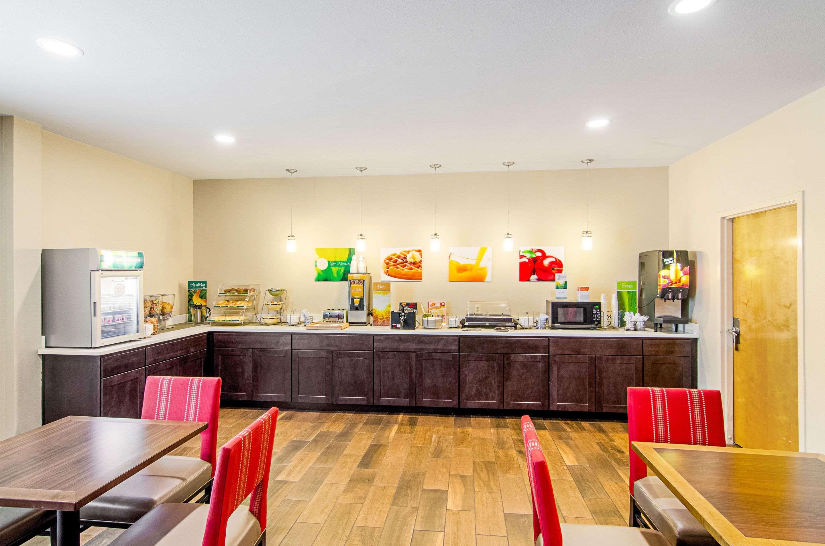 Quality Inn & Suites Near Tanger Outlet Mall Gonzales Ngoại thất bức ảnh