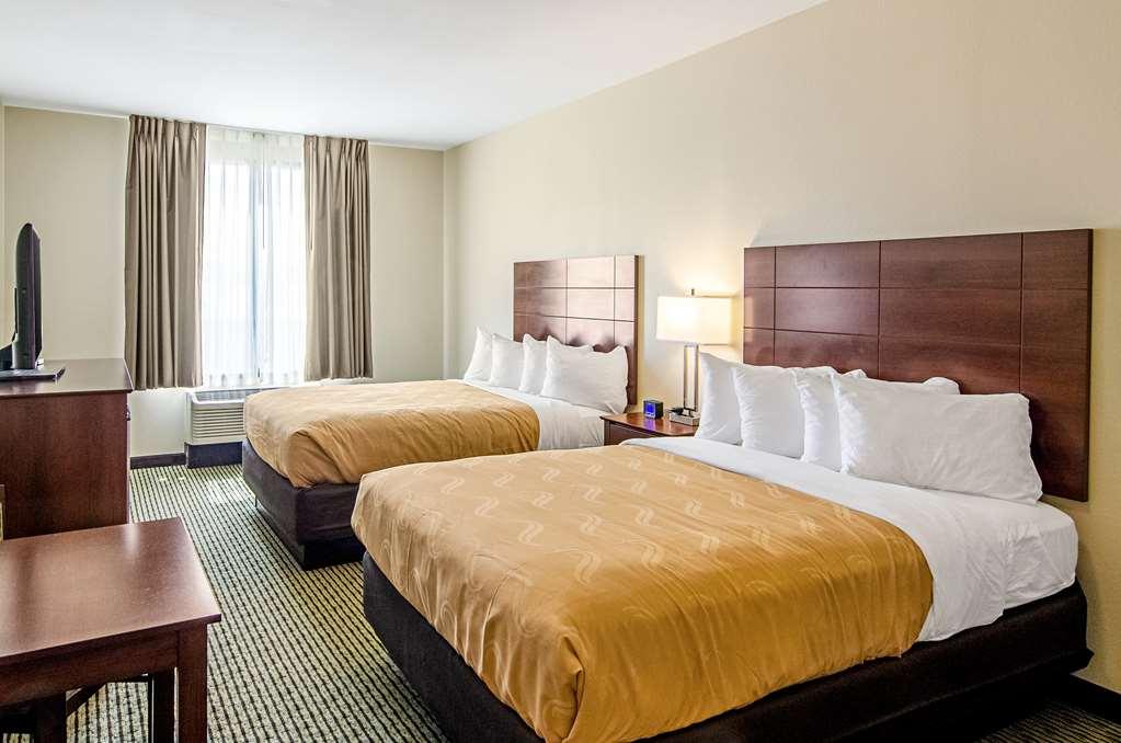 Quality Inn & Suites Near Tanger Outlet Mall Gonzales Phòng bức ảnh