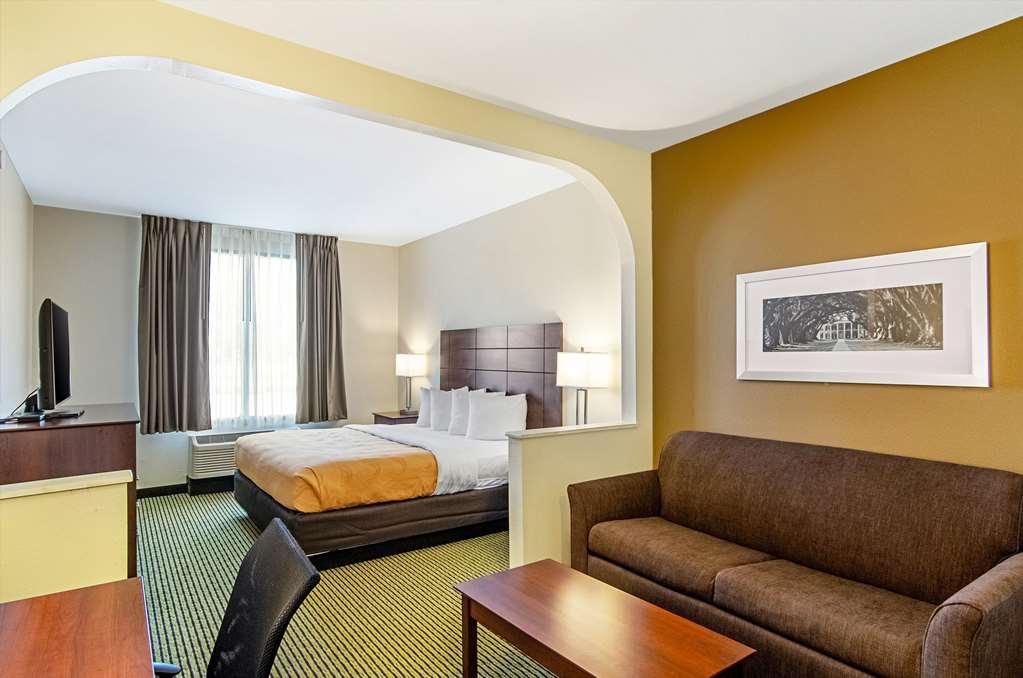 Quality Inn & Suites Near Tanger Outlet Mall Gonzales Phòng bức ảnh