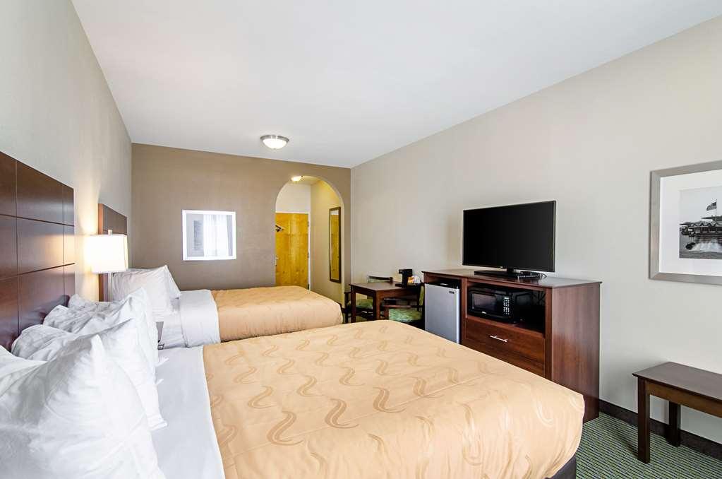 Quality Inn & Suites Near Tanger Outlet Mall Gonzales Phòng bức ảnh