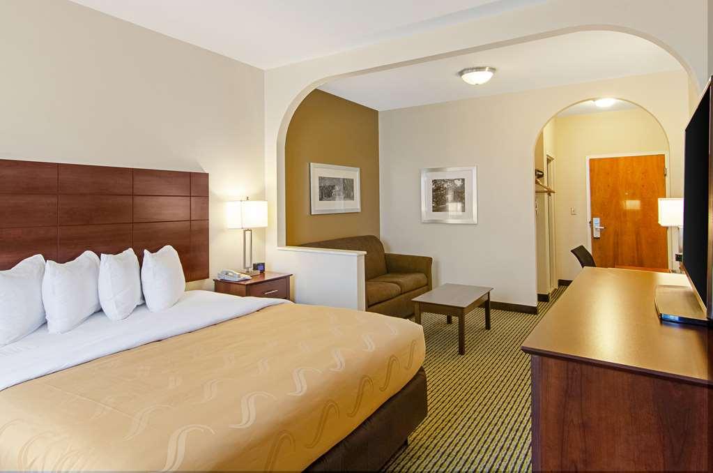 Quality Inn & Suites Near Tanger Outlet Mall Gonzales Phòng bức ảnh