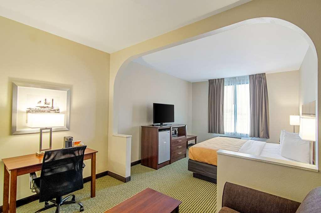 Quality Inn & Suites Near Tanger Outlet Mall Gonzales Phòng bức ảnh