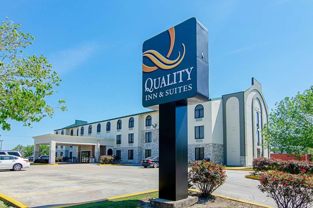 Quality Inn & Suites Near Tanger Outlet Mall Gonzales Ngoại thất bức ảnh
