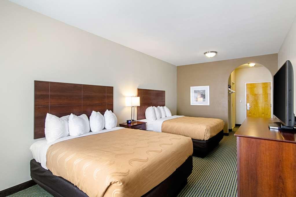Quality Inn & Suites Near Tanger Outlet Mall Gonzales Phòng bức ảnh