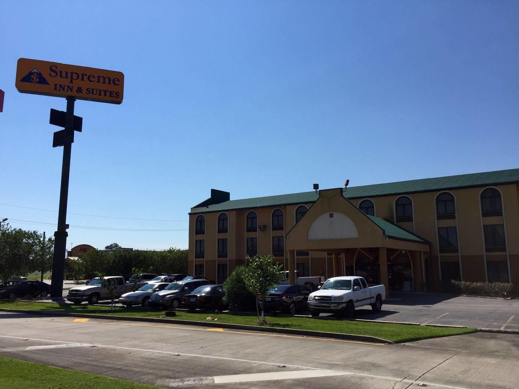 Quality Inn & Suites Near Tanger Outlet Mall Gonzales Ngoại thất bức ảnh