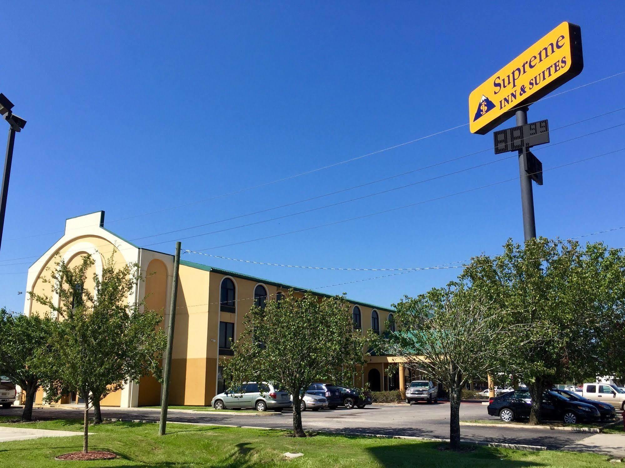 Quality Inn & Suites Near Tanger Outlet Mall Gonzales Ngoại thất bức ảnh