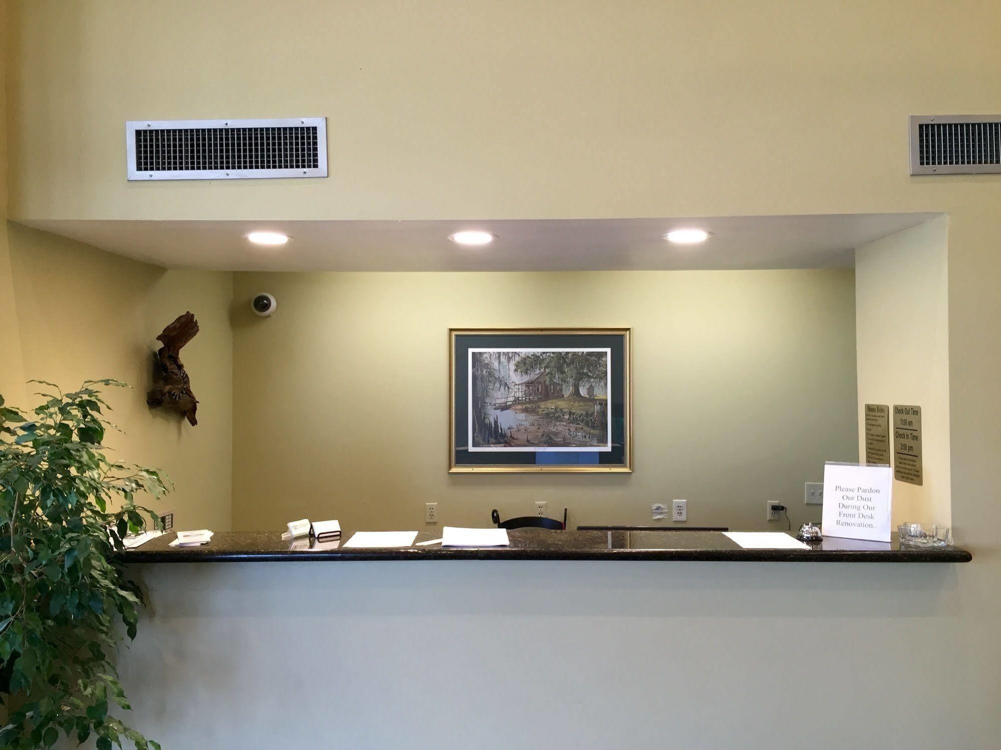 Quality Inn & Suites Near Tanger Outlet Mall Gonzales Ngoại thất bức ảnh